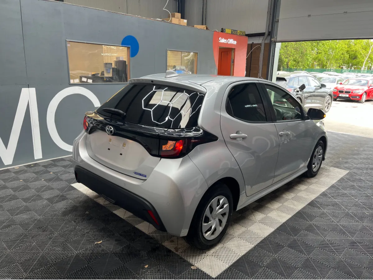Toyota Yaris 2021 TOYOTA YARIS X 1.0 AUTOMATIC / R - Image 2