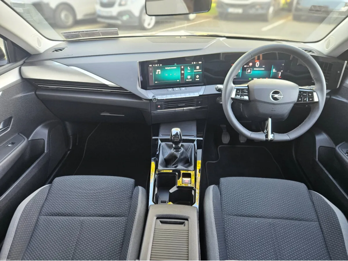Opel Astra 5 DR HATCH SC 1.2I 110PS - Image 2