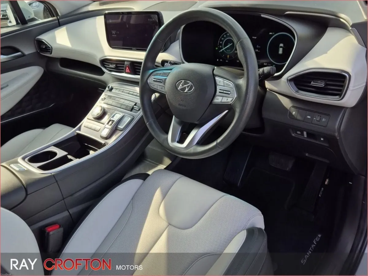Hyundai Santa Fe 1.6 PHEV 4WD Executive Plus Auto - Image 3