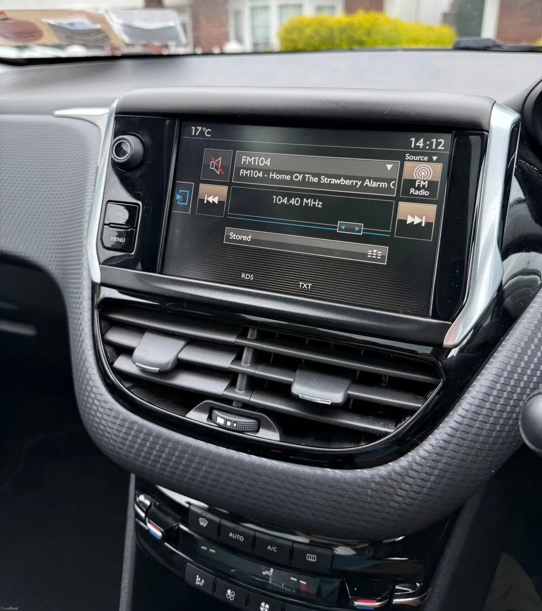 Peugeot 2008 2017 Allure 1.2 110 Automatic - Image 3