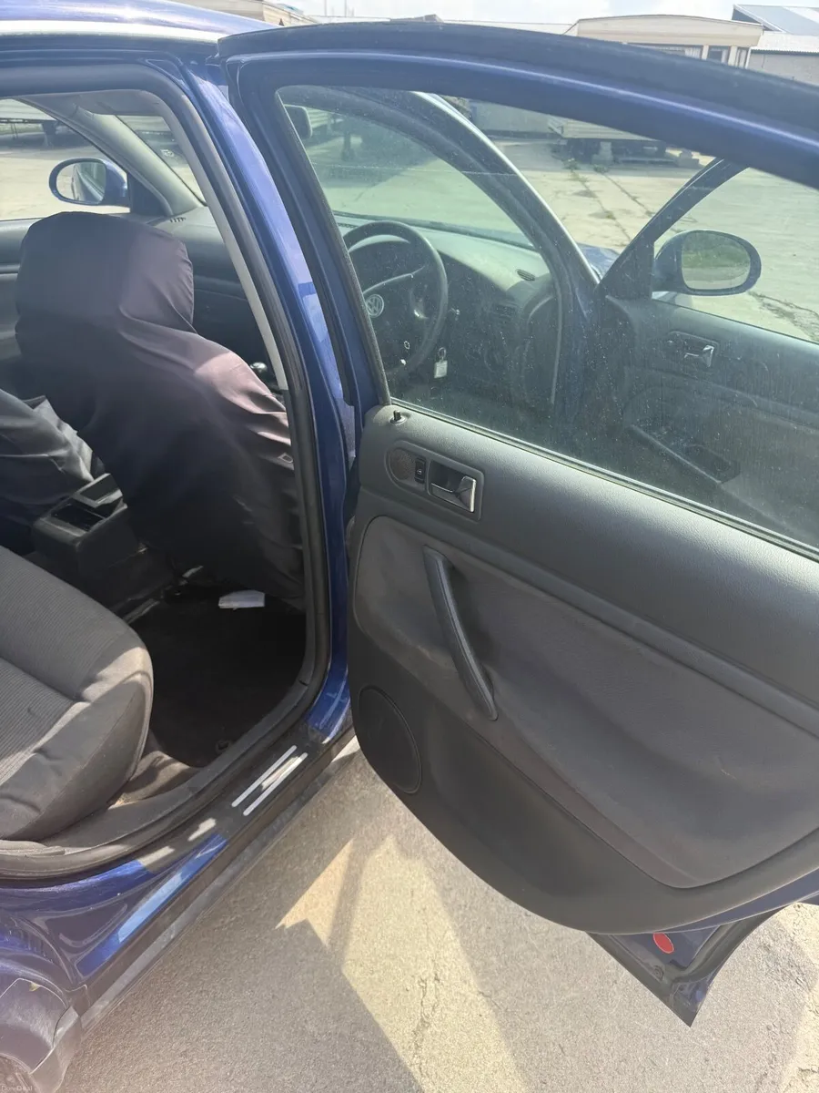 Volkswagen Passat 2005 - Image 3