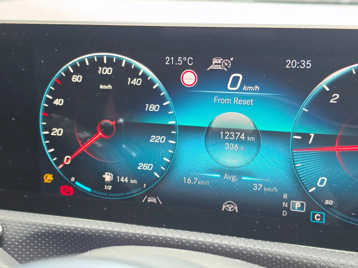 201 MERCEDES BENZ A180 2L DIESEL AUTOMATIC - Image 2