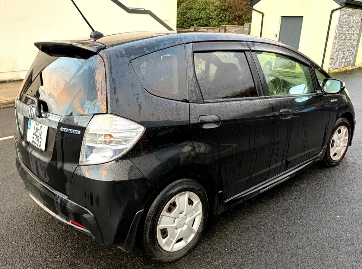 Honda Fit Hybrid Automatic - Image 4