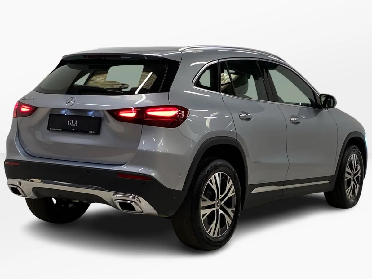Mercedes-Benz GLA GLA 180 PROGRESSIVE PLUS | Beige - Image 3