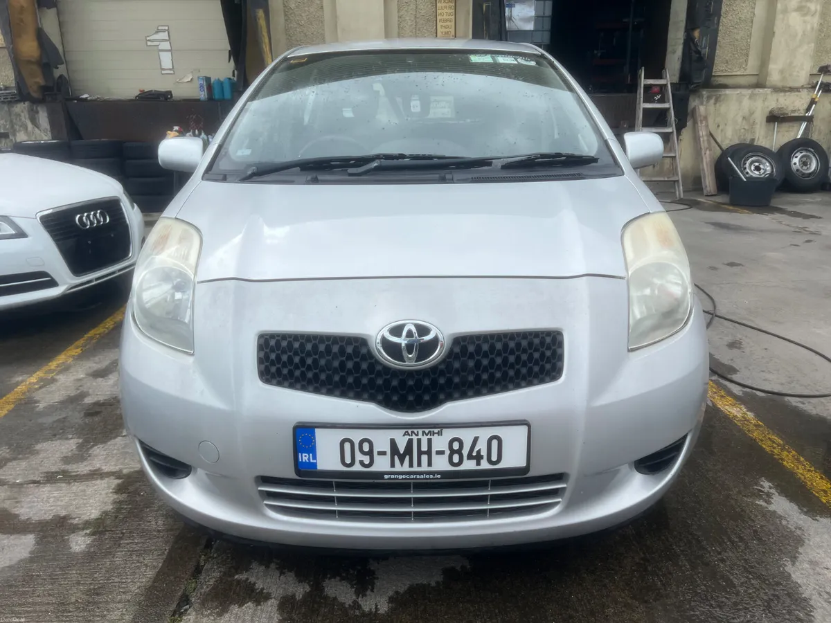 Toyota Yaris 2009 - Image 2