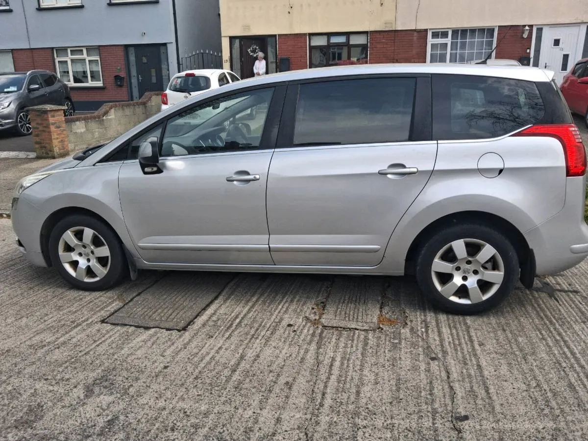 Peugeot 5008 7 seat - Image 2