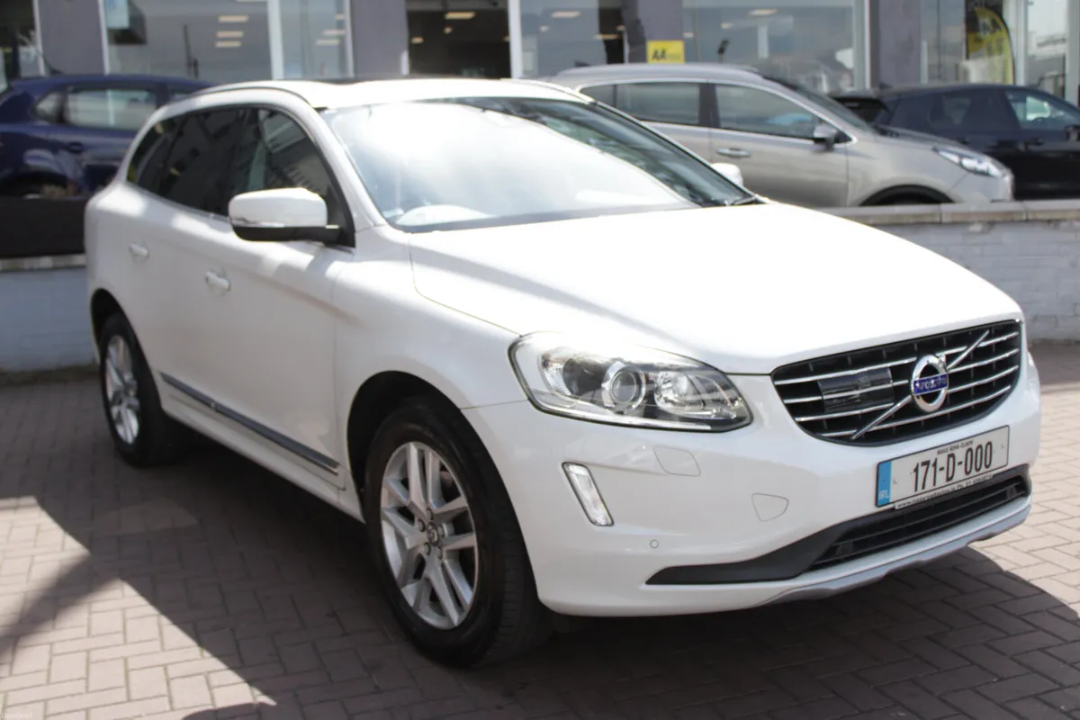 2017 VOLVO XC60 INSCRIPTION 5DR AUTO ESTATE - Image 2