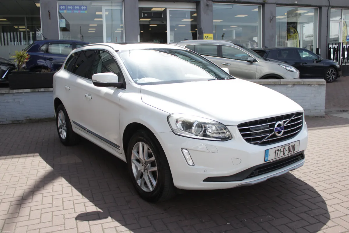 2017 VOLVO XC60 INSCRIPTION 5DR AUTO ESTATE - Image 1