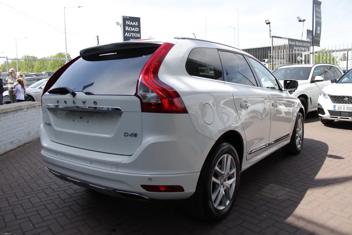 2017 VOLVO XC60 INSCRIPTION 5DR AUTO ESTATE - Image 4