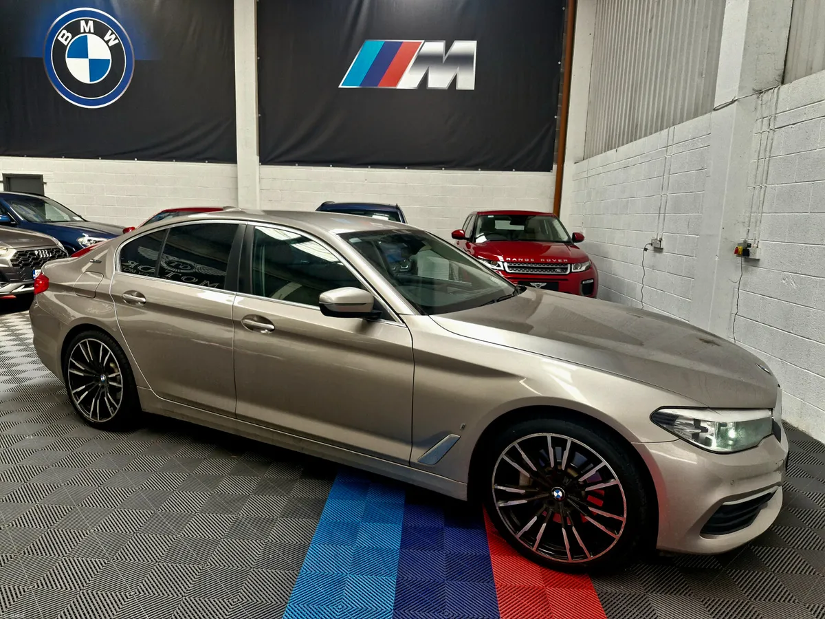 2019 530E AUTO - Image 2