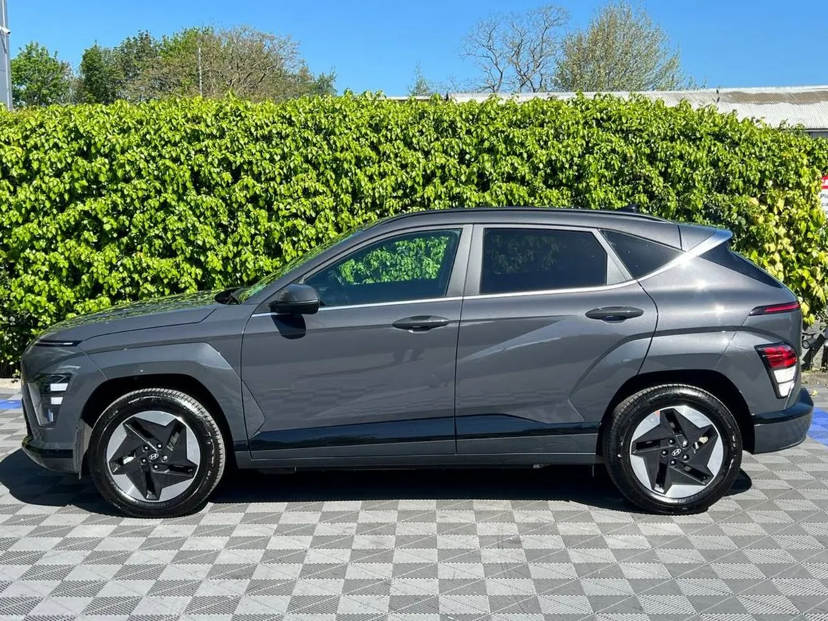 Hyundai KONA E ADVANCE LONG RANGE 65.4 KWH // ONLY - Image 3