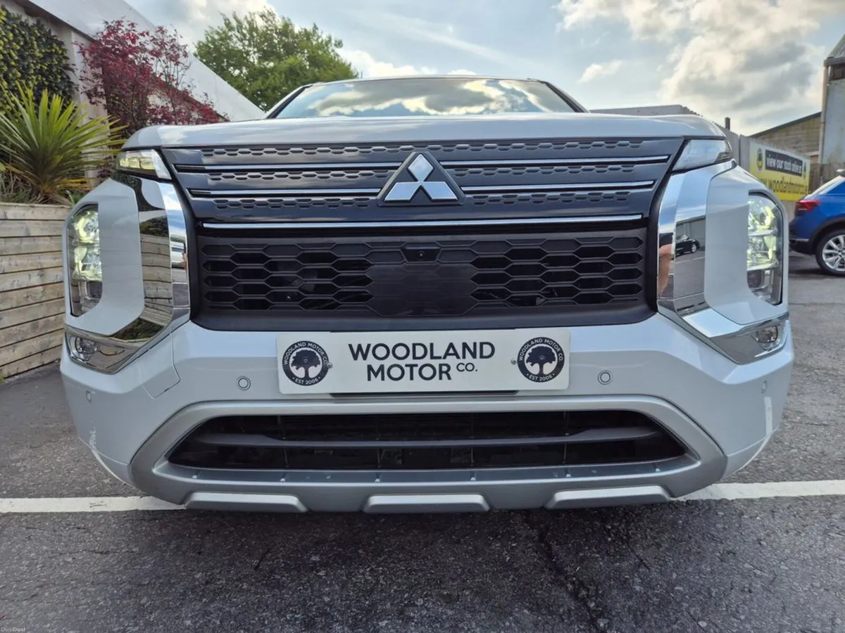 Mitsubishi Outlander 2.4 PHEV / 7 SEATER / EXCEED - Image 4