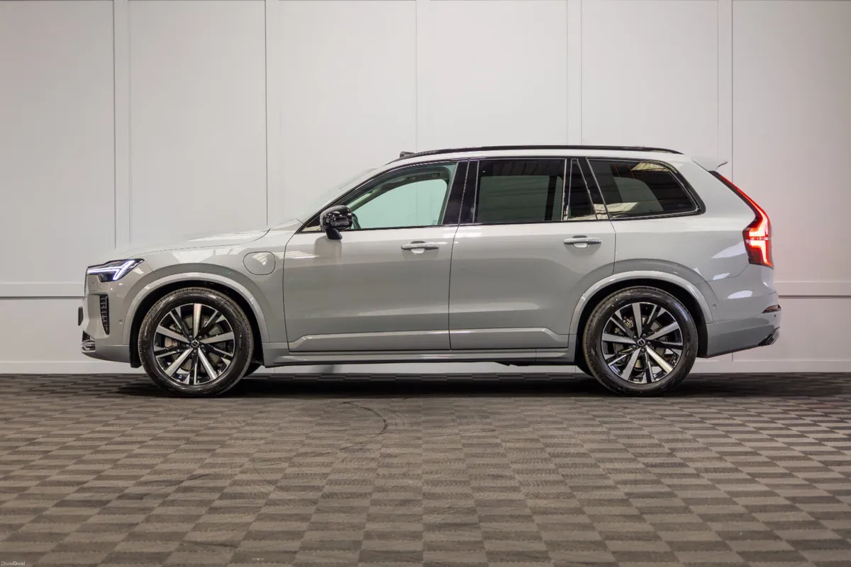 2026 Volvo XC90 T8 Plus Dark Theme 7 Seater - Image 3