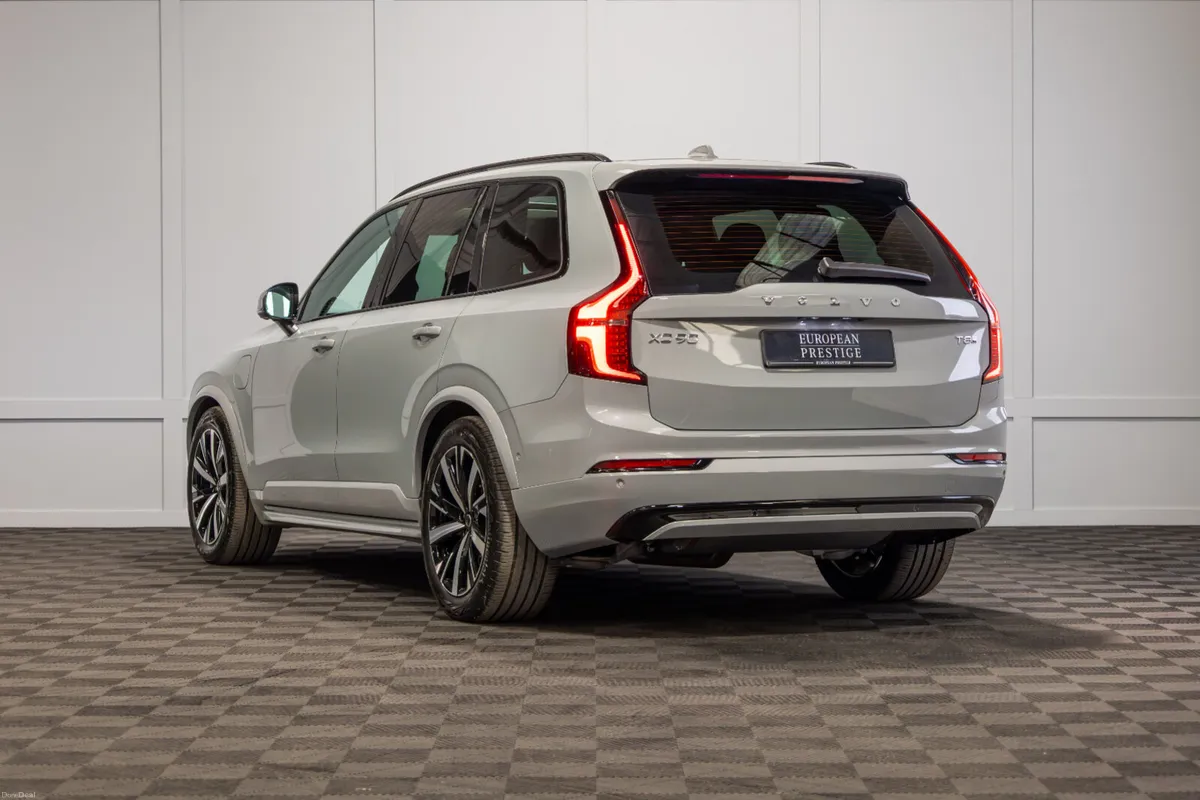 2026 Volvo XC90 T8 Plus Dark Theme 7 Seater - Image 4