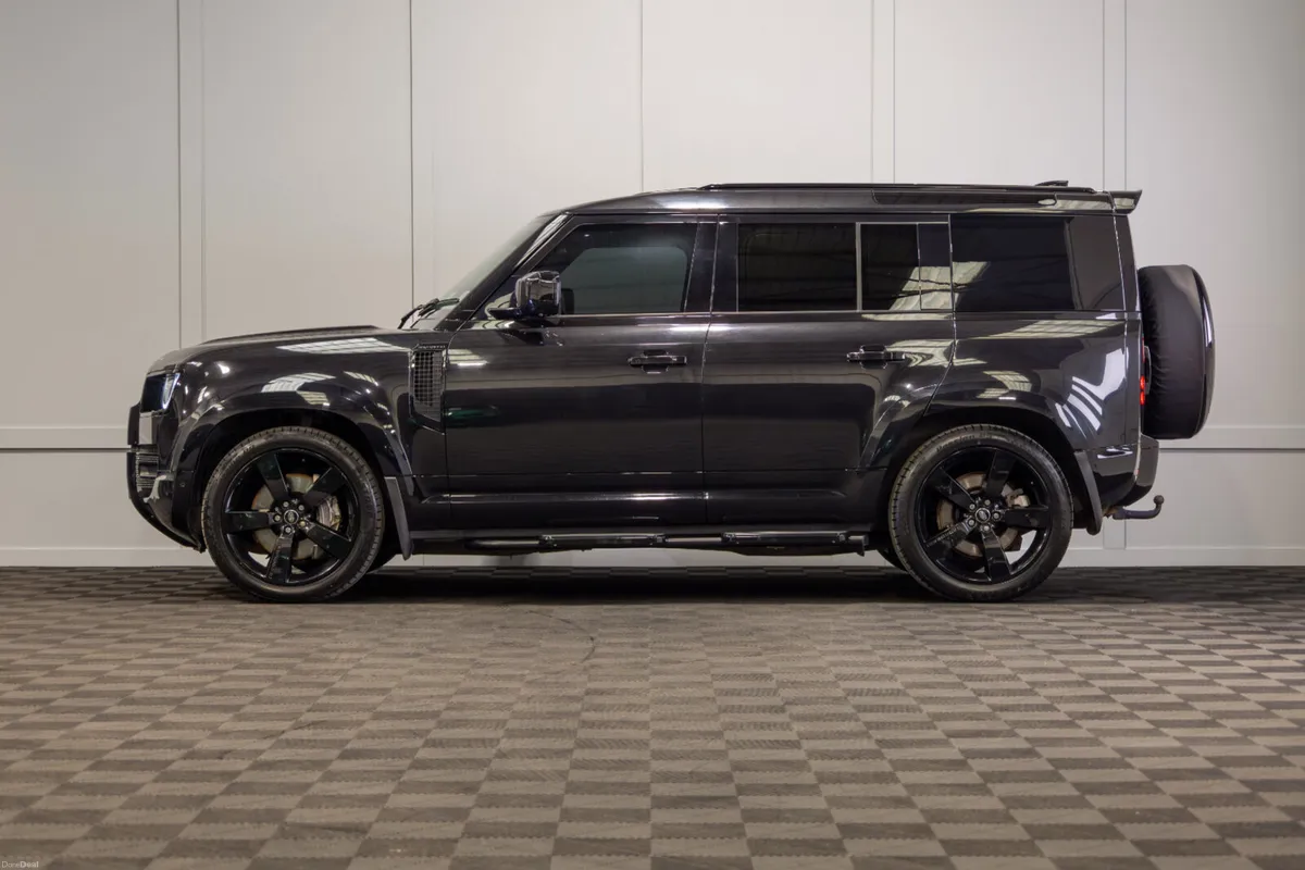 2022 Land Rover Defender D250 SE 3 Seat Commercial - Image 3