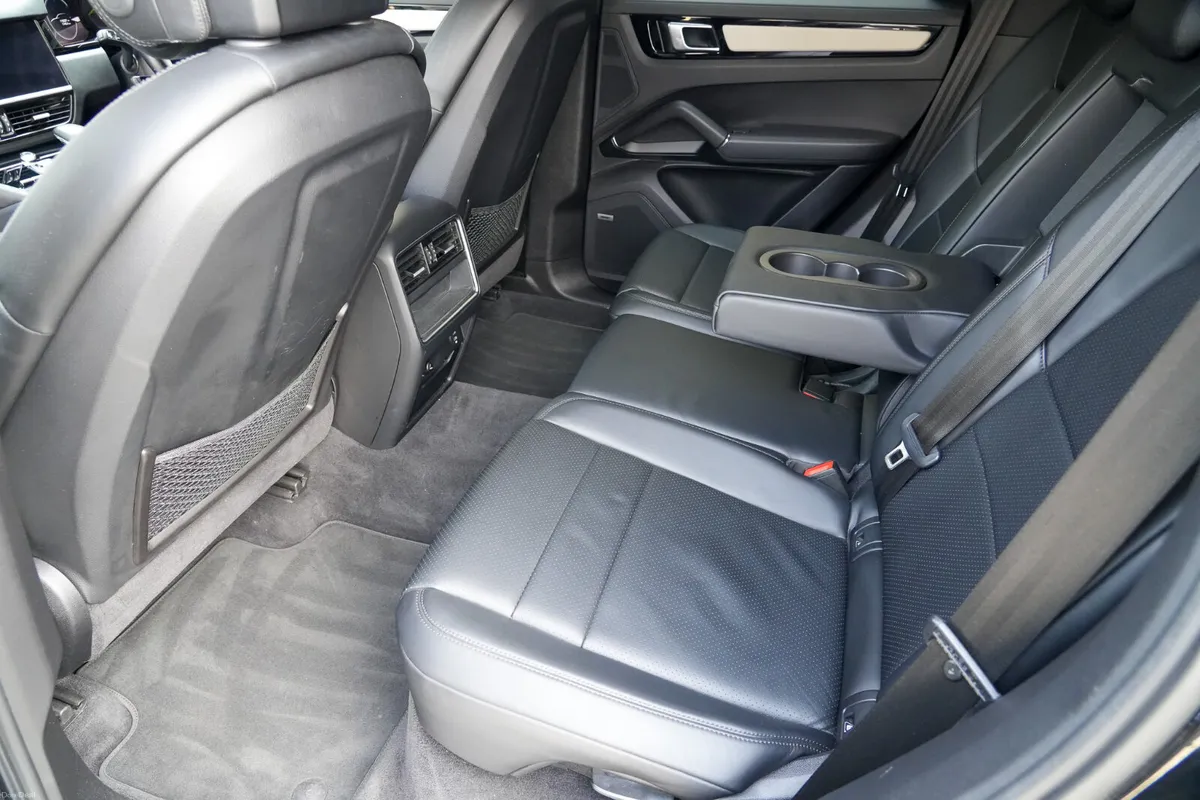 2020 Porsche Cayenne 3.0 V6 Plug In Hybrid - Image 4