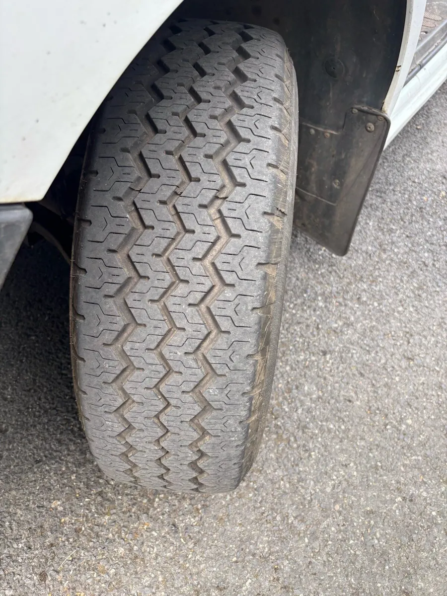 Nissan NV400 - Image 2