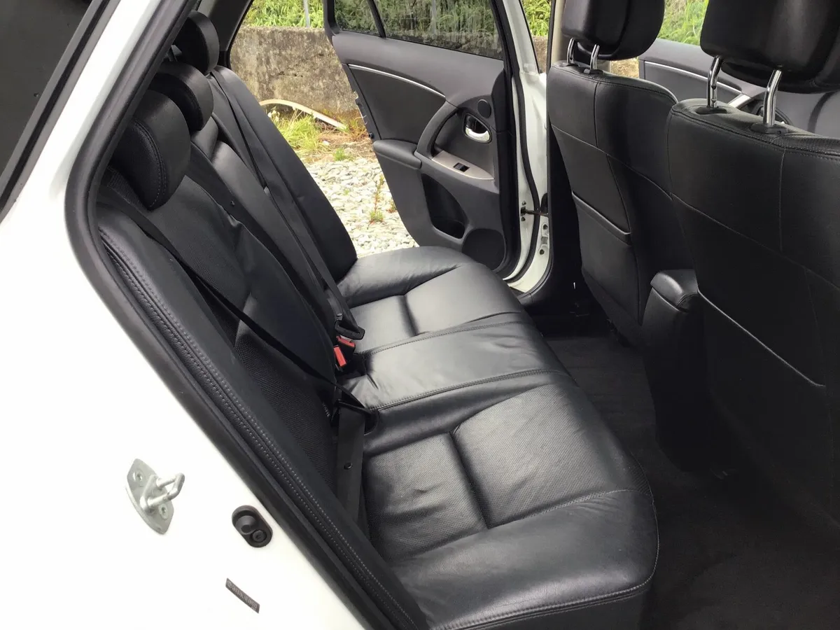Toyota Avensis Estate  2012 - Image 3