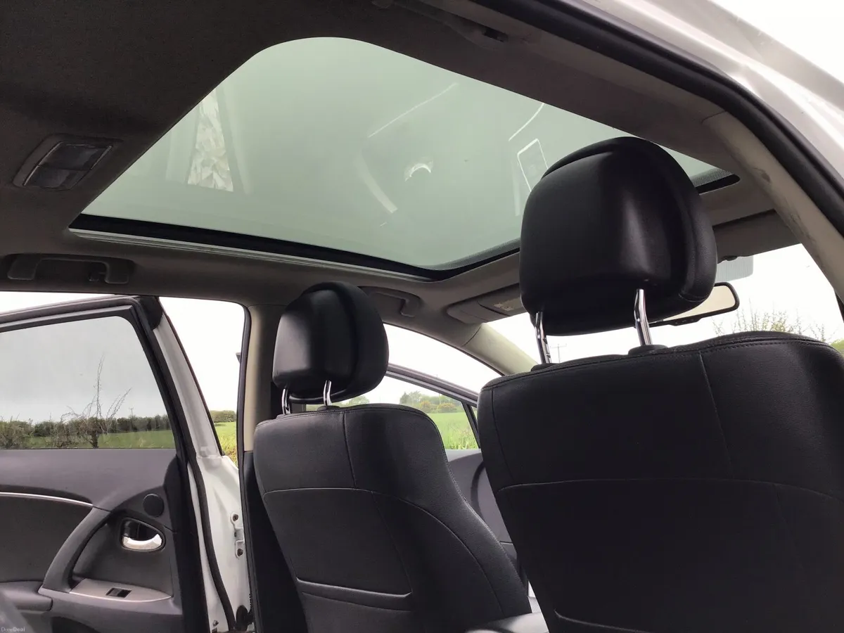 Toyota Avensis Estate  2012 - Image 4