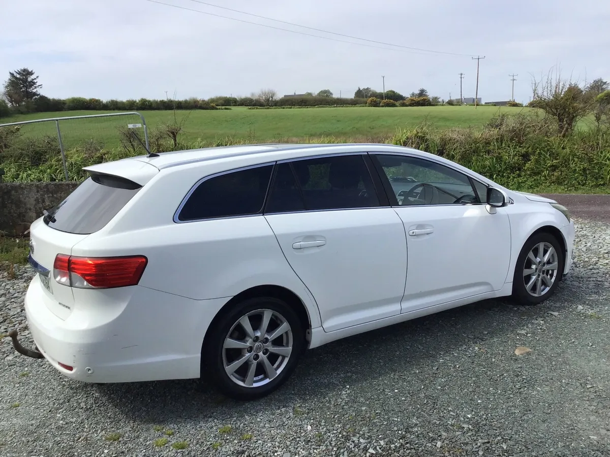 Toyota Avensis Estate  2012 - Image 1