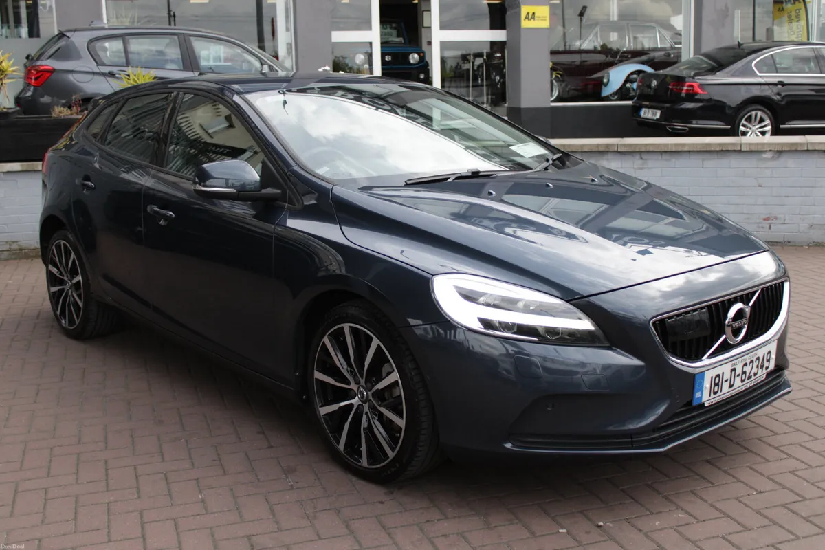 2018 VOLVO V40 2.0 D4 5DR HATCHBACK - Image 2