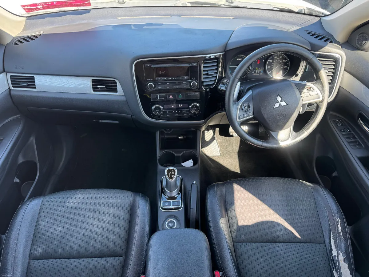 Mitsubishi Outlander 2.0 AUTOMATIC HYBRID 2015 - Image 2