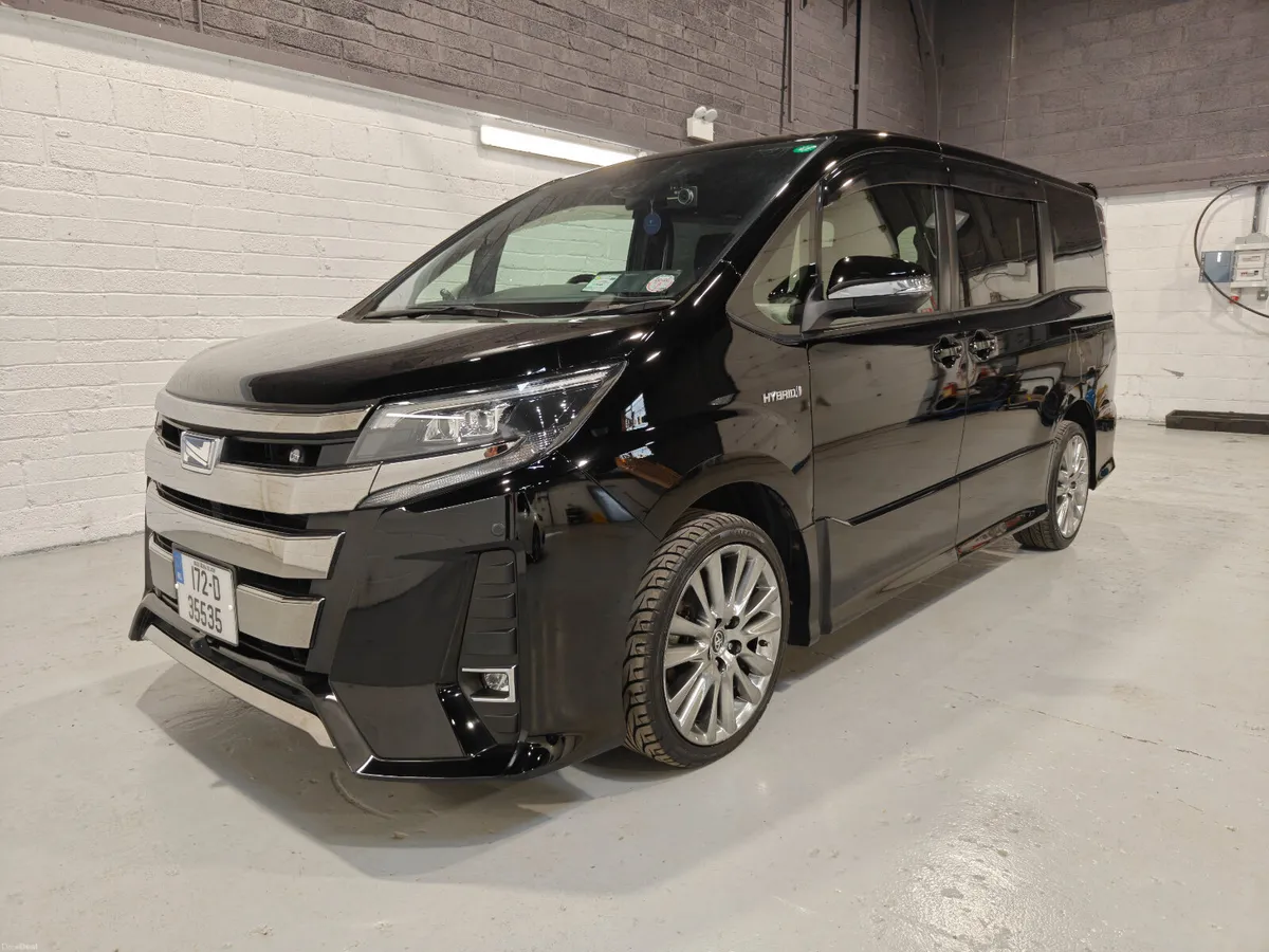 2017 TOYOTA NOAH SELF CHARGING HYBRID 7 SEATS - Image 3
