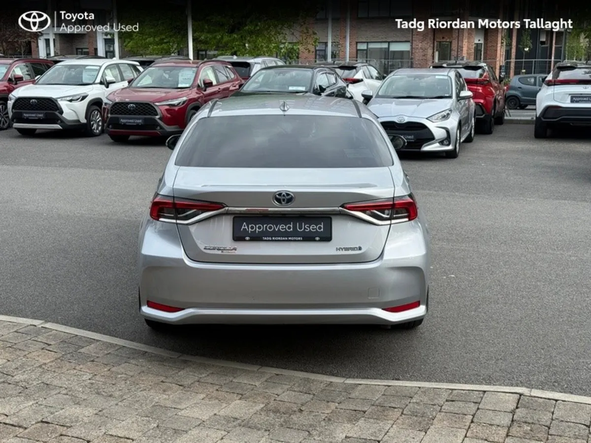Toyota Corolla LUNA SPORT SALOON - Image 4