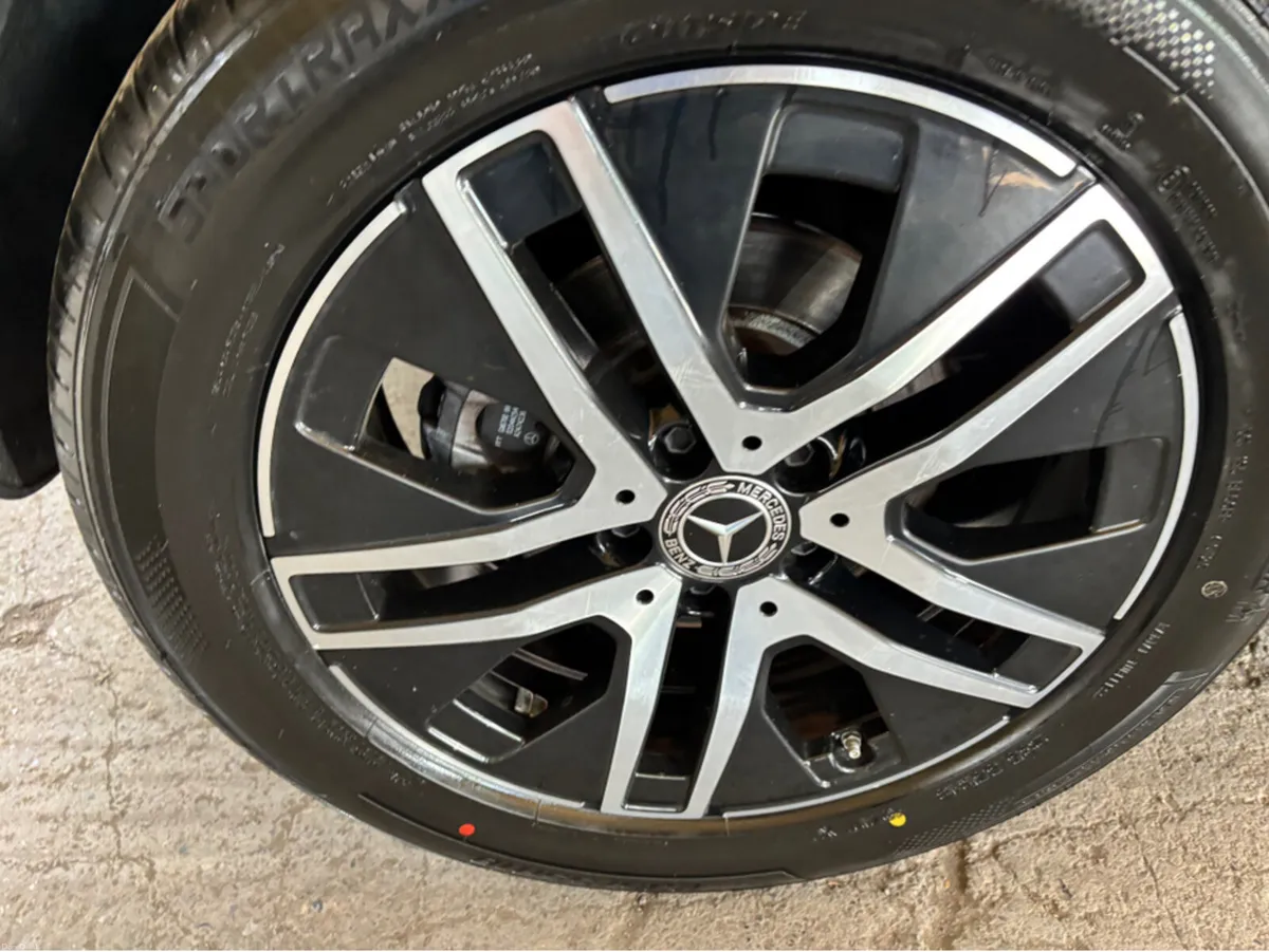 Mercedes-Benz GLA 200 D 5DR AUTO - Image 3