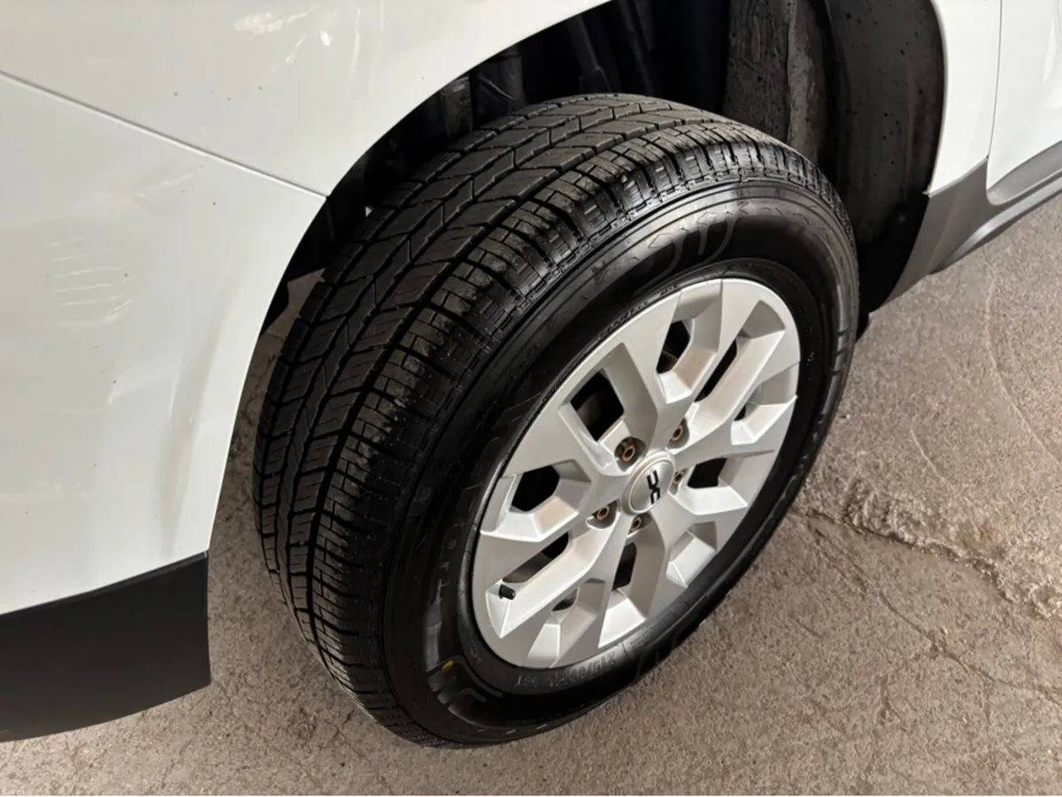 Dacia Duster EXPRESSION BLUE DCI 115 4X2 NB - Image 3