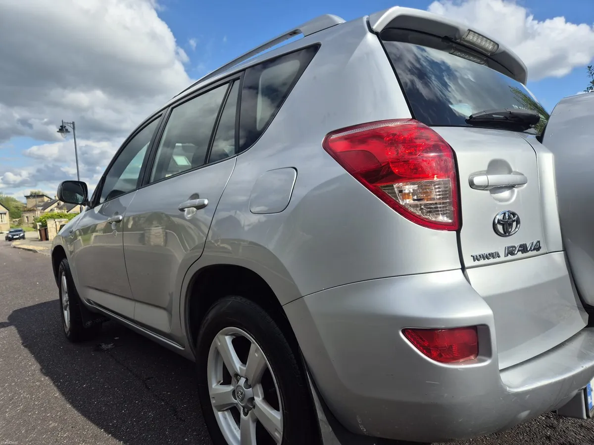 TOYOTA RAV  4 WHEEL DRIVE  2L PETROL - Image 2