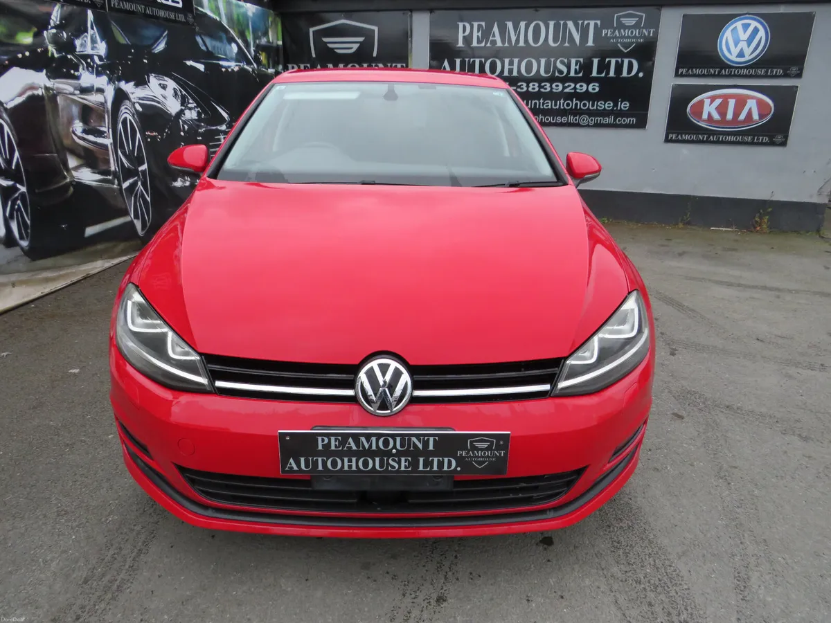 152 VW GOLF 5DR  PETROL AUTO IN CLASSIC RED - Image 3