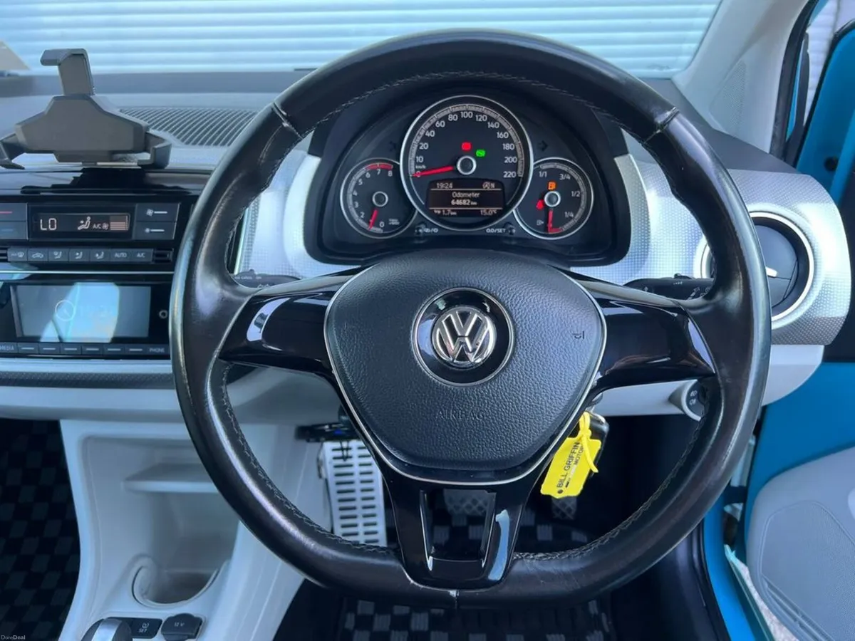 Volkswagen up! 1.0 TSI // HEATED SEATS // PARKING - Image 4