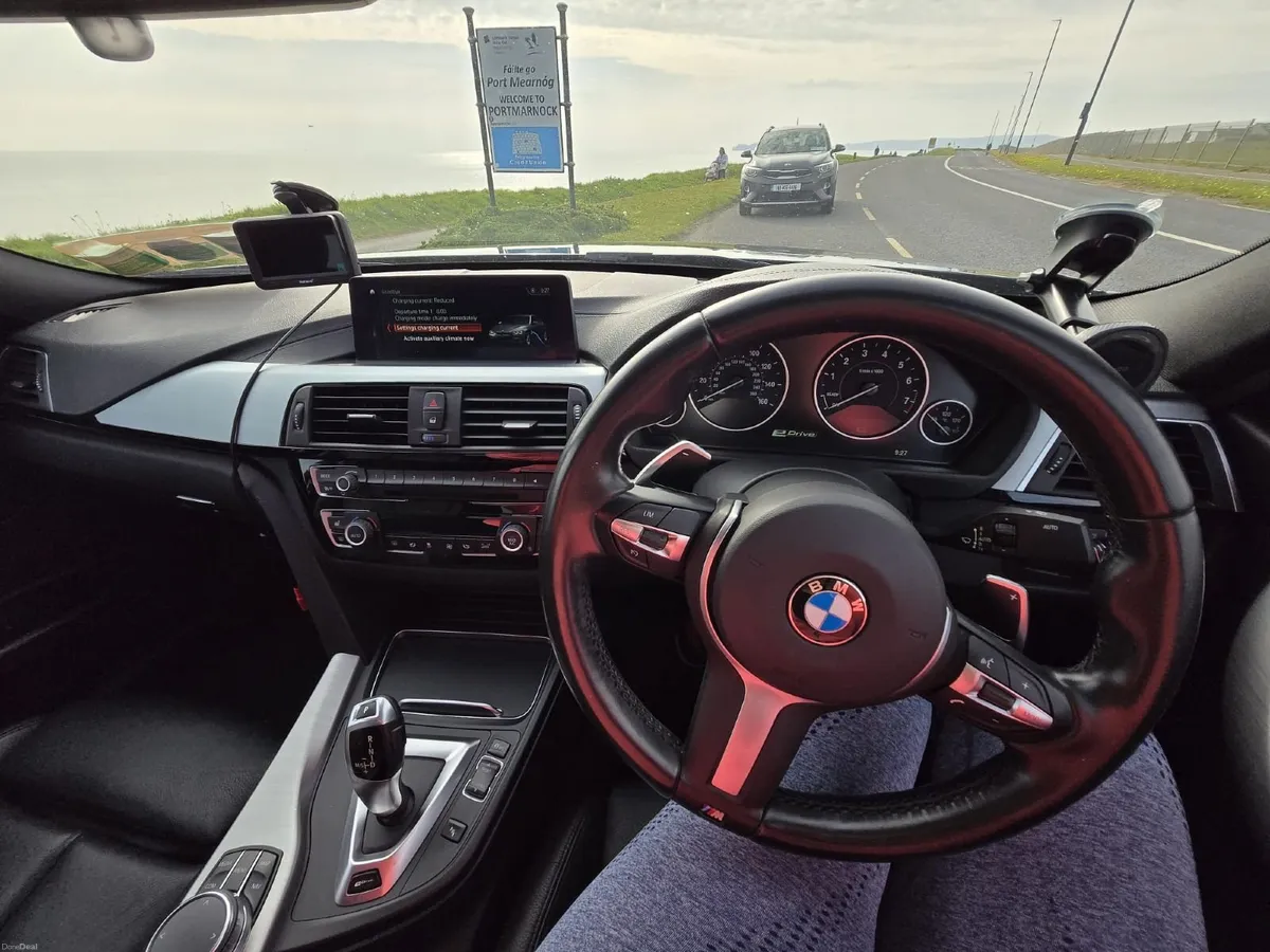 2017/2 BMW 330e M Sport Shadow Edition - Image 4