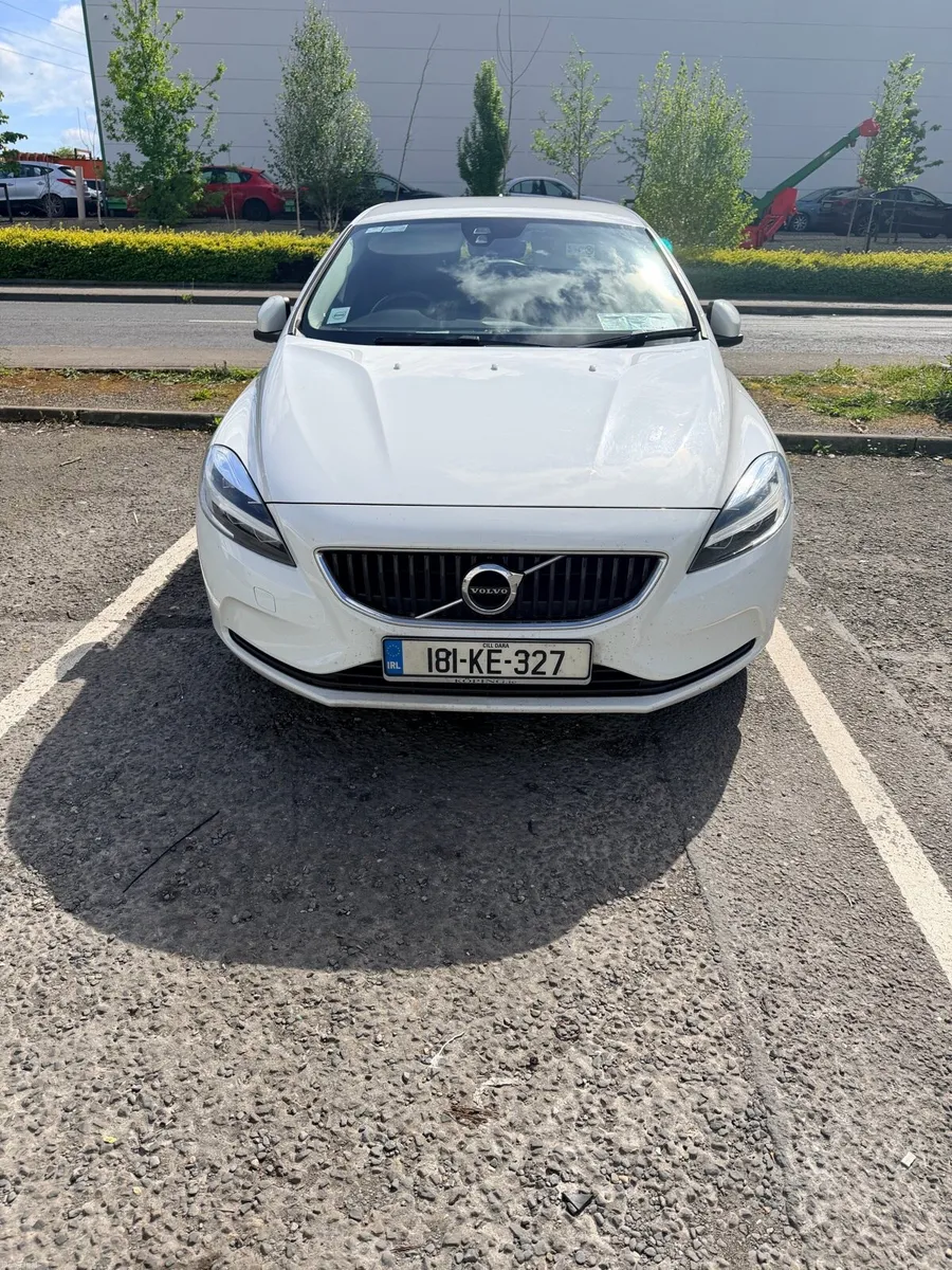 Volvo V40 Momentum Edition - Image 1