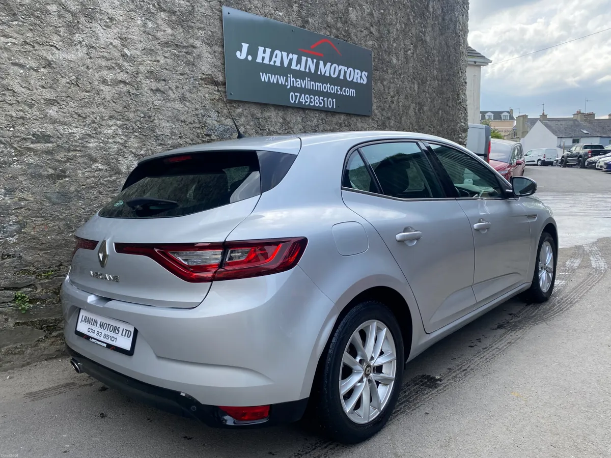 June  2017 Renault Megane Dynamique Nav Dci - Image 4