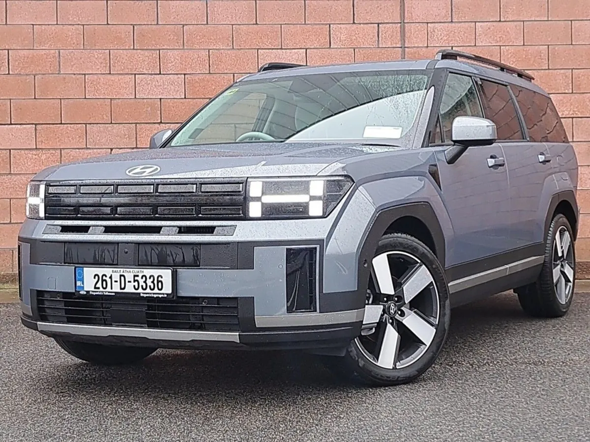 Hyundai Santa Fe 4 Wheel Drive Premium Model - Image 2