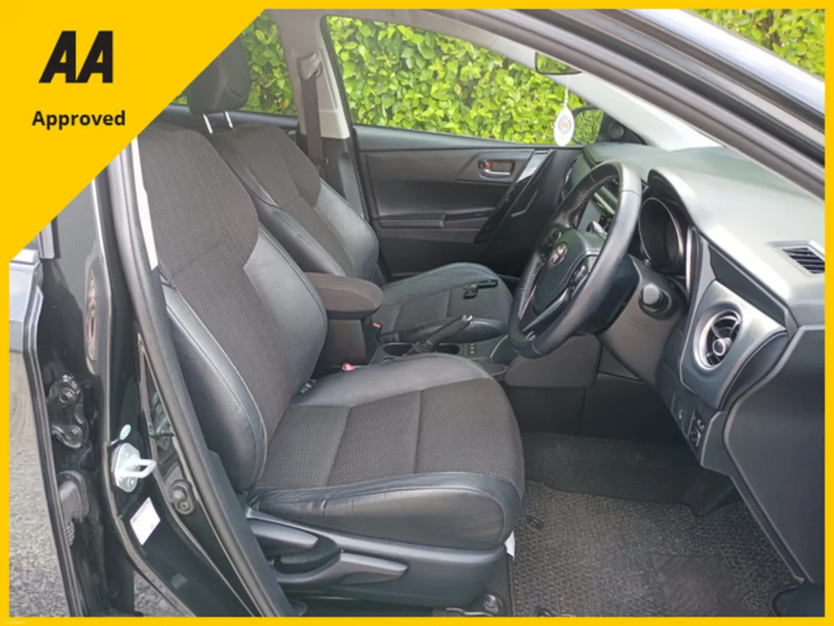 Toyota Auris 1.8 Hybrid 1/2 Leather HighSpec,2017 - Image 2