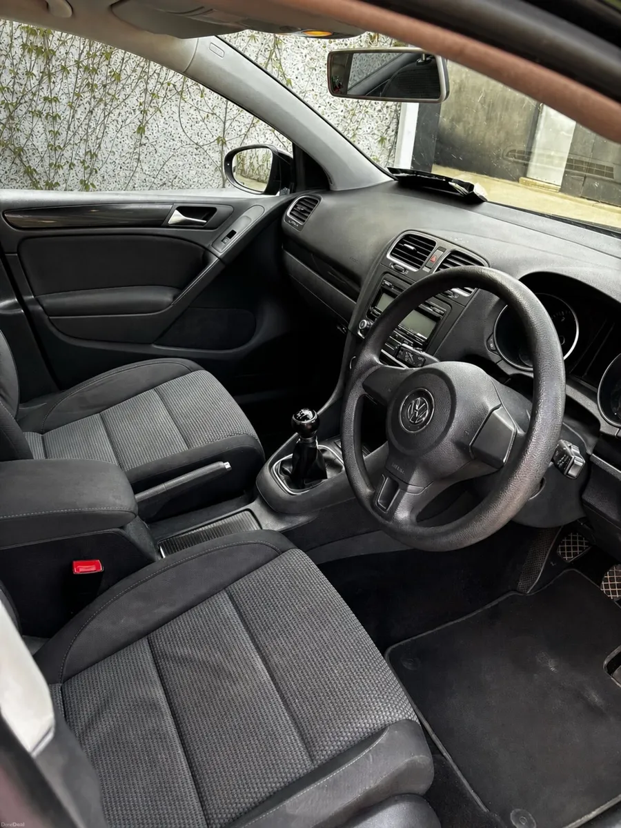 Black Volkswagen Golf - Image 3