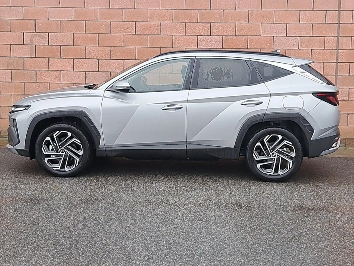 Hyundai Tucson Executive PHEV Automatic - Image 3