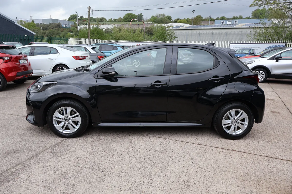 Toyota Yaris Luna Auto Hybrid 12 months Warranty! - Image 6