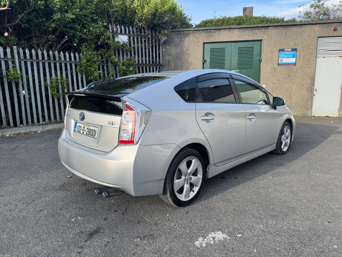 Toyota Prius 2013 Hybrid automatic - Image 4
