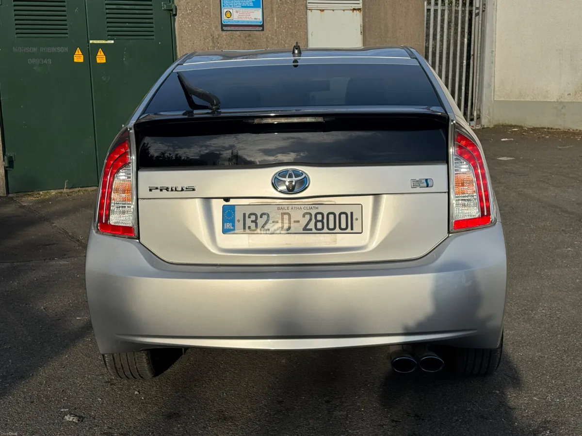 Toyota Prius 2013 Hybrid automatic - Image 6