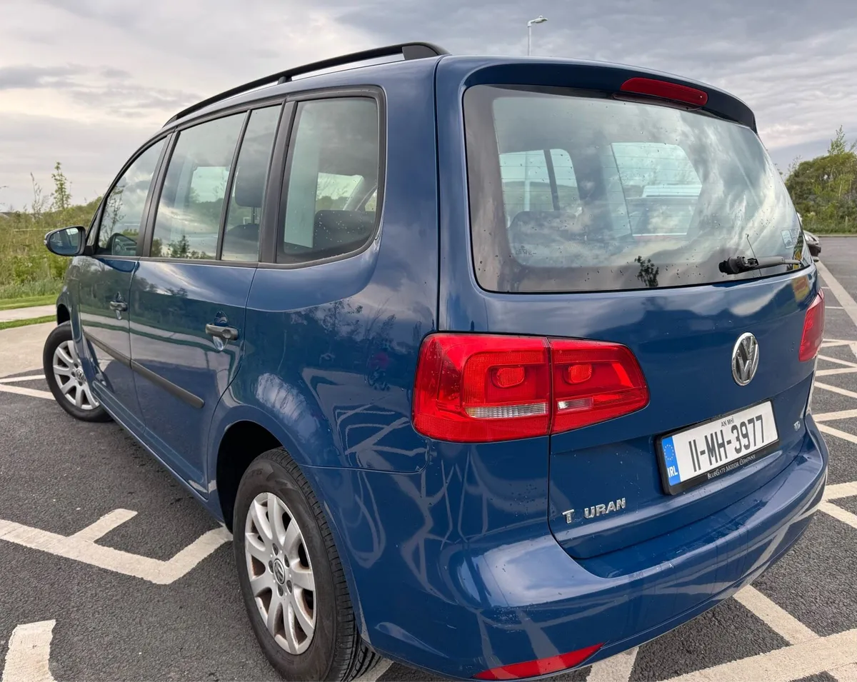 VW TOURAN  (  7 seater ) - Image 5