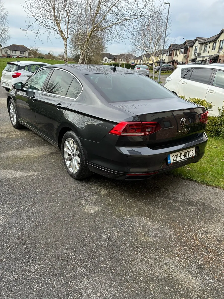 Volkswagen Passat 2.0  2022 - Image 2