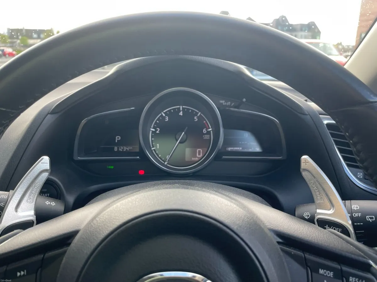 Mazda3 2017 auto TOP SPEC CARPLAY - Image 4