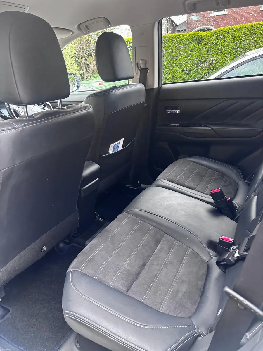 Mitsubishi Outlander 2018 hybrid auto low miles - Image 4