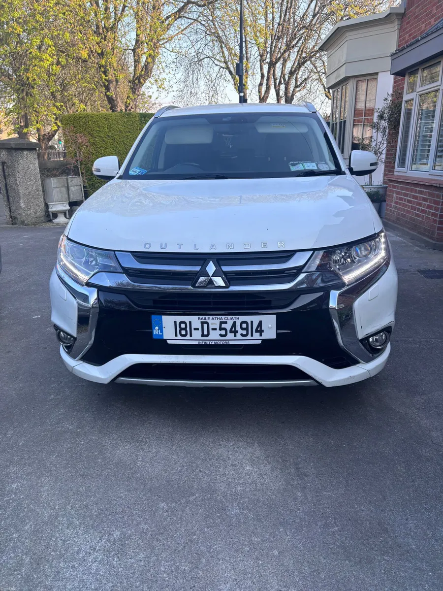 Mitsubishi Outlander 2018 hybrid auto low miles - Image 1