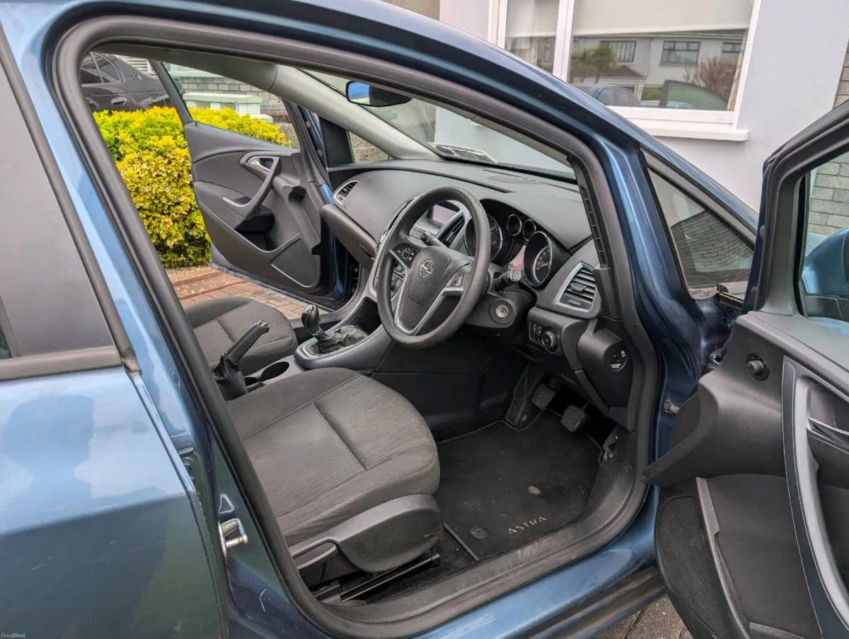 Opel Astra 2014 - Image 3