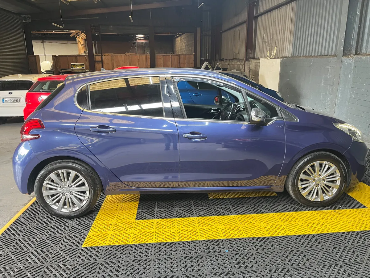 Peugeot 208 automatic 2016 - Image 5